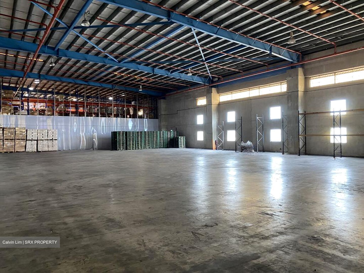 Kingsmen Creative Centre (D16), Warehouse #570503891